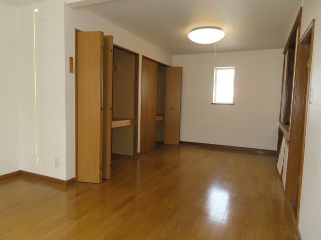 網走市駒場北４丁目４番１０号　中古売家の洋室|【リフォーム前】2階洋室はクリーニング致します。