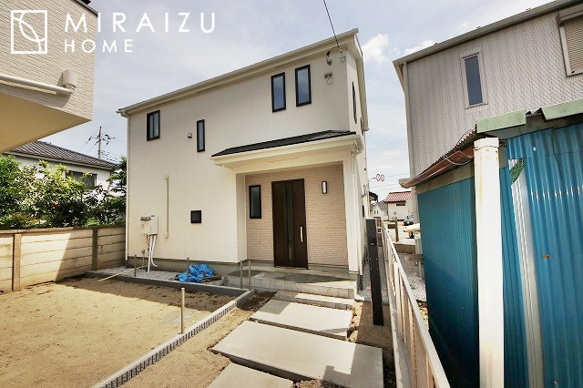 【庭】 | 青く澄み渡った綺麗な空と、陽の光をたっぷりと受ける、そんな新築住宅で新生活をスタートしてみませんか？見学・ご相談等、ミライズホーム(株)までお気軽にご連絡下さい♪