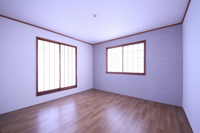 KEM鹿沼市松原1期　中古戸建の寝室|2F　8帖の寝室です。和室から洋室へリフォーム済みです