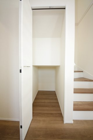 半田市宮本町6丁目　1号棟の収納|キッチン横の収納は便利！