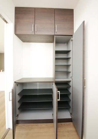 半田市宮本町6丁目　1号棟の収納|玄関収納