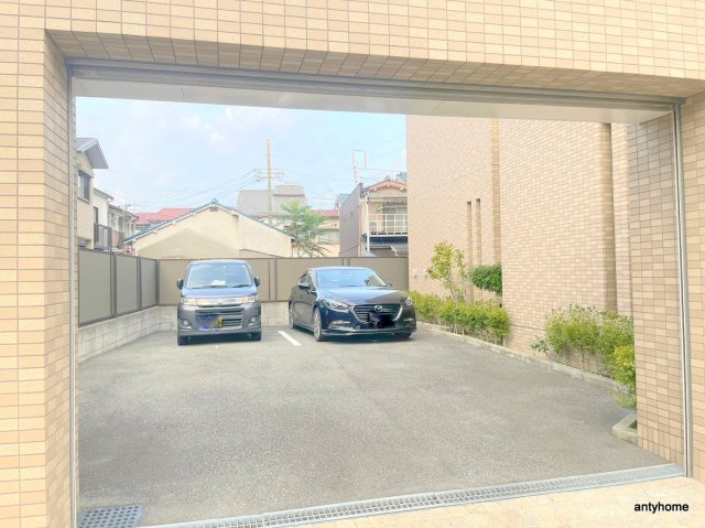 ロワイヤルヴァンテ　仲介手数料無料の駐車場