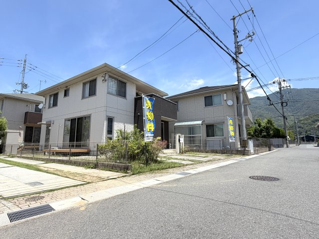 広弁天橋町　戸建の外観|新しく造成された分譲宅地内に位置するため、道路などもきれいに整備されています。