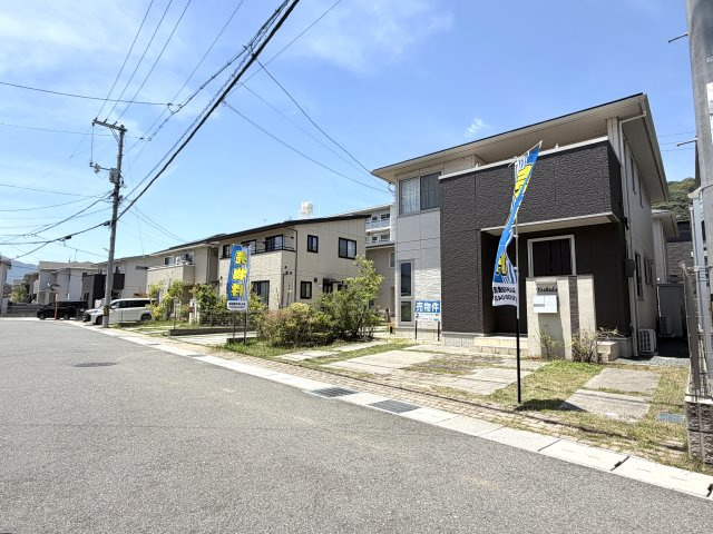 広弁天橋町　戸建の前面道路含む現地写真|道路の幅員が約6.0mあります。