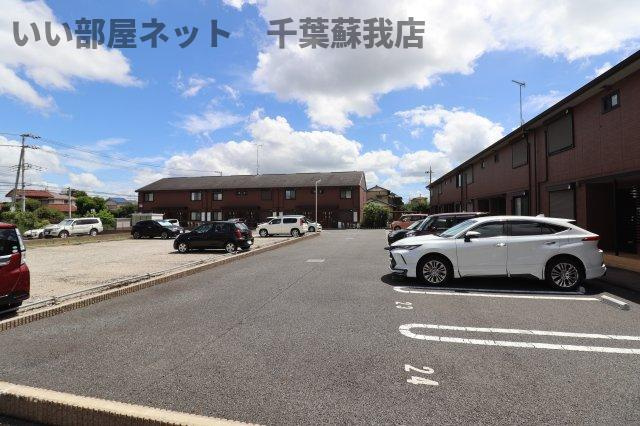 カサヴェール　Ⅱの駐車場|駐車場があるので、車を買う予定の方も安心です