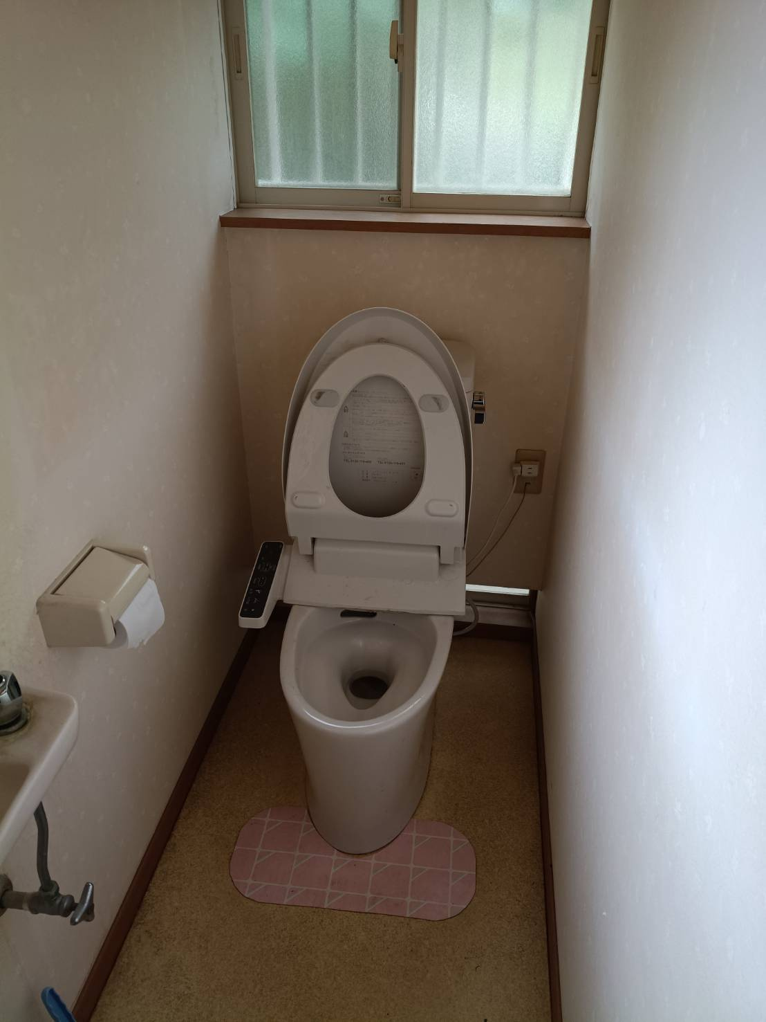 西条市喜多川217-2　中古戸建のトイレ