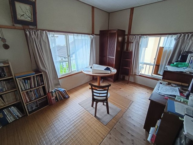 西条市喜多川217-2　中古戸建の洋室