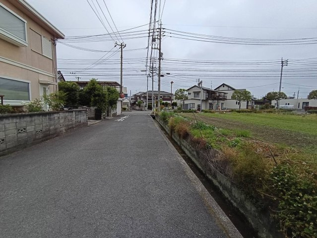 西条市喜多川217-2　中古戸建の前面道路含む現地写真