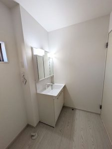 大津市本丸町1期　新築戸建の独立洗面台