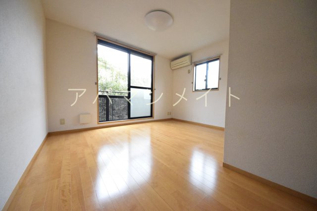 【洋室】 | 明るいお部屋です
