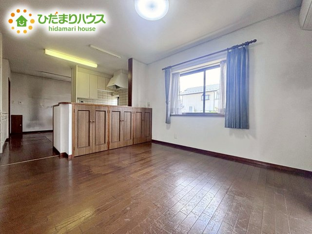 【居間・リビング】 | 石岡市南台1丁目　中古戸建 | 風通しが良いため、夏は風を感じて涼しく過ごせます(^^♪