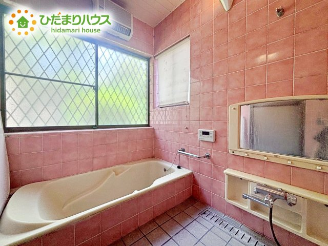 【浴室】 | 石岡市南台1丁目　中古戸建 | １日の疲れを癒すと共に、お子様からご年配者まで１年中快適にご入浴いただけます。