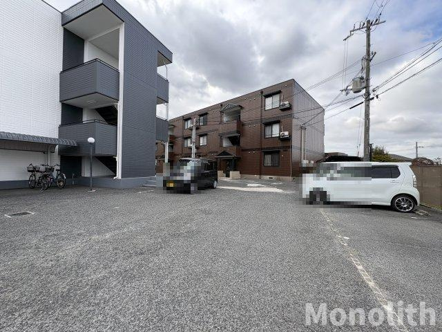 竹城台ハイツＥ棟の駐車場