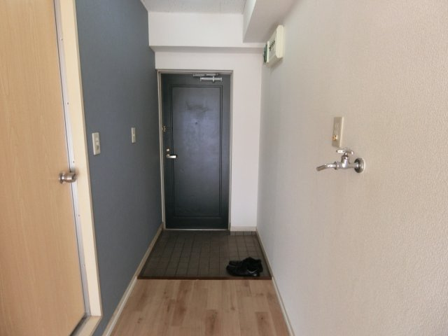 中央セントラルマンションの玄関
