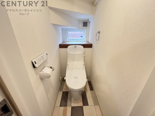 温水洗浄便座付きのトイレです♪