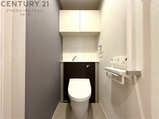 温水洗浄便座付きのトイレです♪