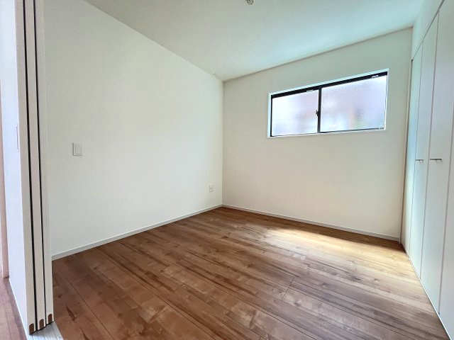 【洋室】 | 糟屋郡志免町桜丘3丁目6期　1号棟（全2棟）【仲介手数料無料・0円】 | 施工例。施工例は完成時と異なる場合があります。