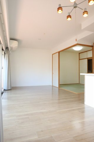 アルファステイツ助任本町の居間・リビング