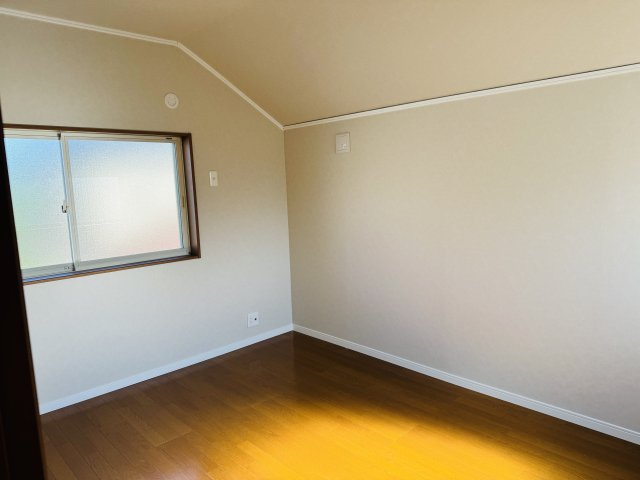八王子市　弐分方町　中古戸建ての洋室|～2階6.0帖の洋室です～