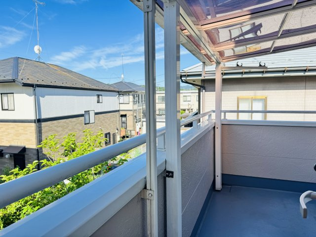 八王子市　弐分方町　中古戸建てのバルコニー|～陽当たりの良いバルコニー　ルーフ付きです～