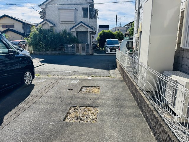 八王子市　弐分方町　中古戸建ての前面道路含む現地写真|～東5ｍ道路に面しています～