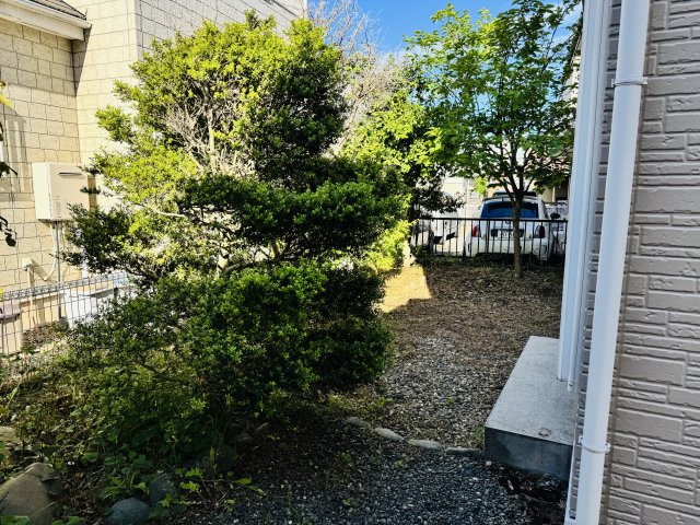 八王子市　弐分方町　中古戸建ての庭|～ガーデニングなどもたん閉める広い庭付き～