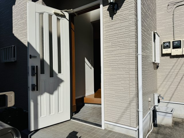 八王子市　弐分方町　中古戸建ての玄関|～玄関は安心のWロックキーを採用～