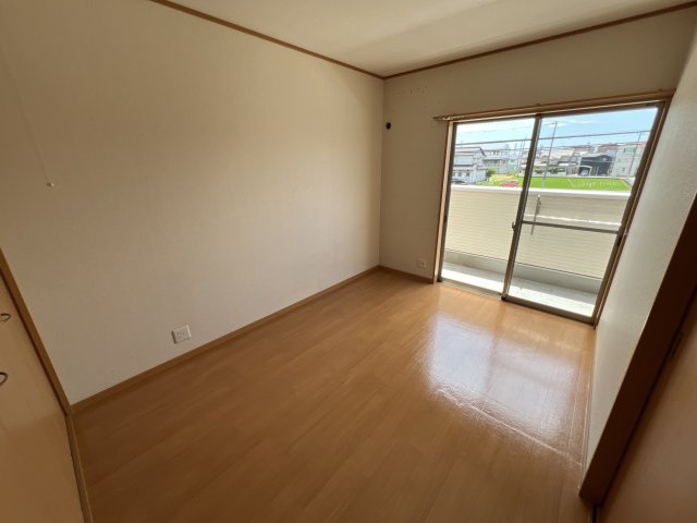 姫路市亀山２丁目のハイツの洋室