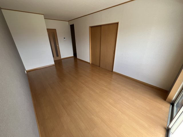 姫路市亀山２丁目のハイツの居間・リビング