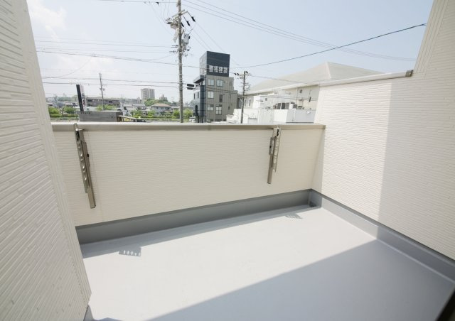 半田市宮本町6丁目　2号棟のバルコニー|南向きで洗濯物も気持ちよく！