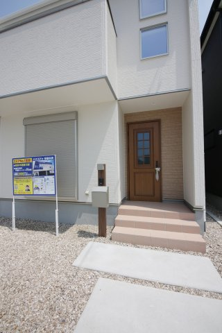 半田市宮本町6丁目　2号棟の玄関