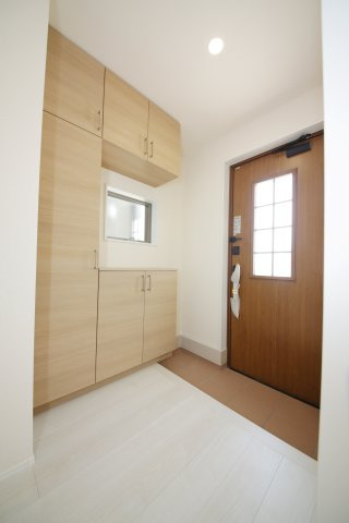 半田市宮本町6丁目　2号棟の玄関