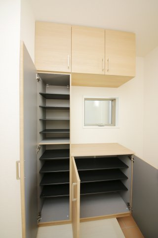 半田市宮本町6丁目　2号棟の収納|玄関収納