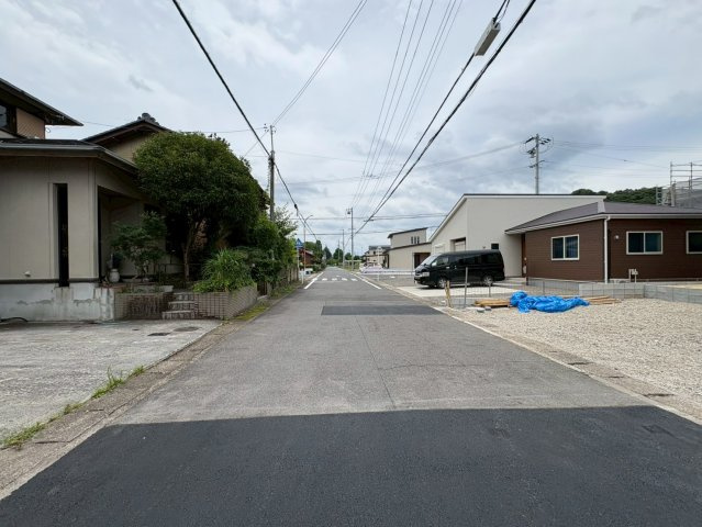クワイエ　岐阜市中川原第２　全４区画分譲の前面道路含む現地写真|「現地（2026年7月13日）撮影」　
■前面道路　
■ヤマダ不動産　株式会社リライフ