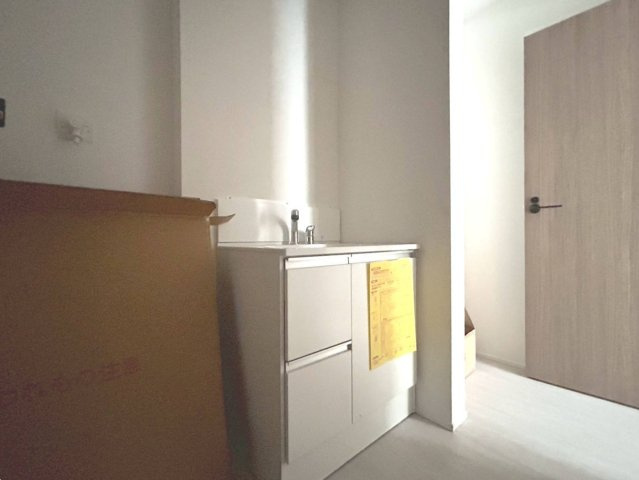 グラファーレ　一宮市萩原町西宮重　全1区画分譲の独立洗面台|人工大理石製のボウル一体カウンターでシンプルなデザインとたっぷり収納できるキャビネット付きです！