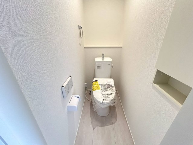 グラファーレ　一宮市萩原町西宮重　全1区画分譲のトイレ|節水省エネ仕様の暖房便座付きシャワートイレです。