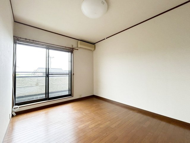 【洋室】 | 中古一戸建　南国市緑ヶ丘３丁目 | 6.0帖