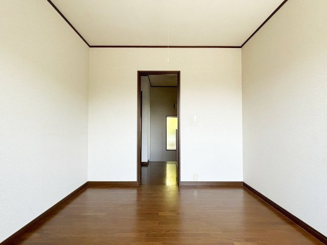 【洋室】 | 中古一戸建　南国市緑ヶ丘３丁目 | 6.0帖