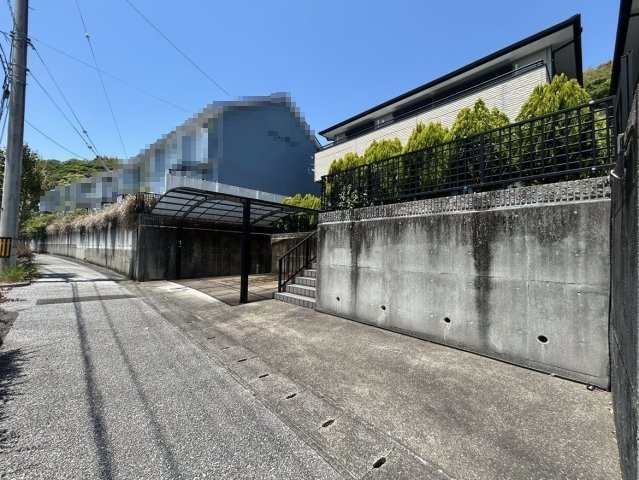 【前面道路含む現地写真】 | 中古一戸建　南国市緑ヶ丘３丁目