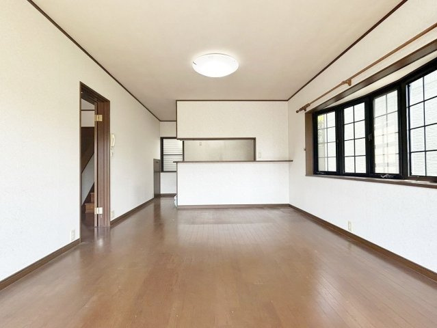 【居間・リビング】 | 中古一戸建　南国市緑ヶ丘３丁目