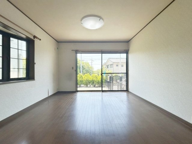 【居間・リビング】 | 中古一戸建　南国市緑ヶ丘３丁目