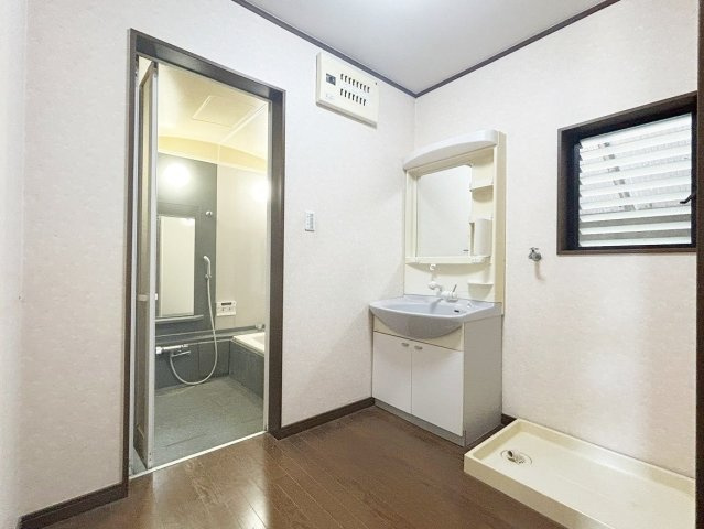 【洗面所】 | 中古一戸建　南国市緑ヶ丘３丁目