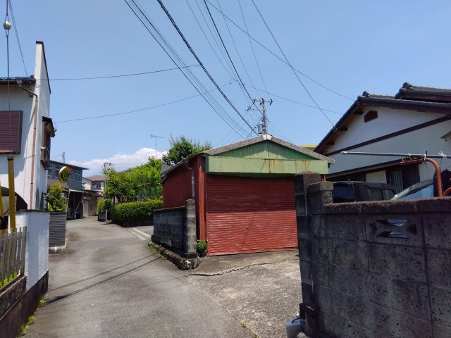 売中古戸建　富士市天間の前面道路含む現地写真|スーパー・ドラッグストア・コンビニまで車で10分圏内です。