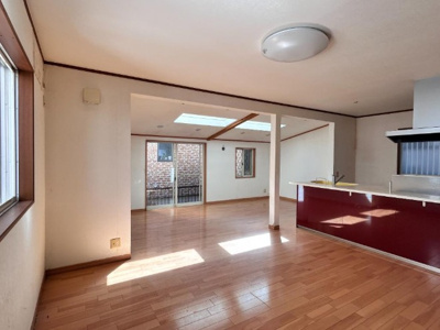 【居間・リビング】 | 綾瀬市深谷上5丁目 中古戸建 全1棟