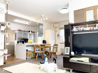 【居間・リビング】 | 手稲区稲穂4条6丁目　中古戸建 | リビングダイニングは採光も豊富でお家全体が明るい雰囲気♪