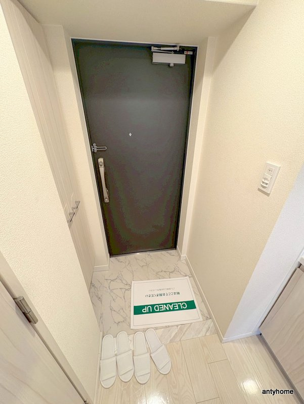ルーエ本町　仲介手数料無料の玄関