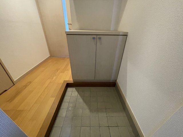 リヴェール渡辺通南の玄関
