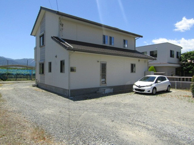 【駐車場】 | 【再生住宅】　山梨市上栗原 | カースペースがあります