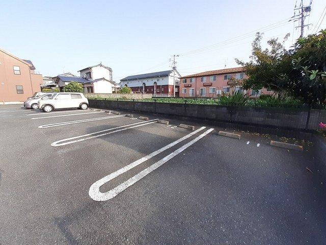 パイングローヴヒルズＣの駐車場|駐車場完備です