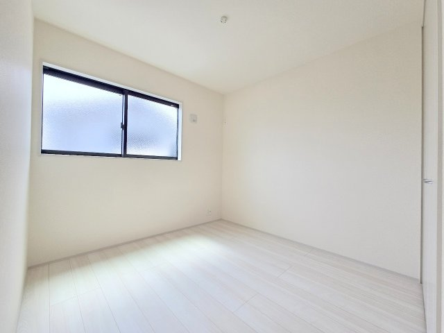 青梅市末広町1丁目　新築1号棟の洋室